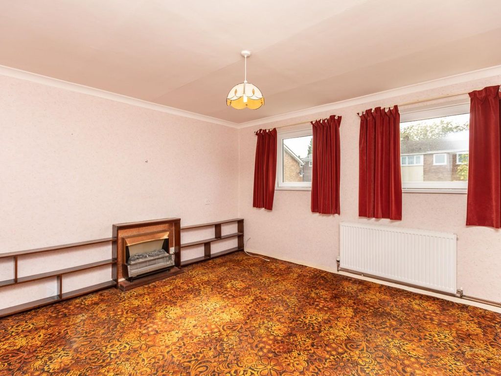 2 bed flat for sale in Pine Close, Castleford WF10, £55,000