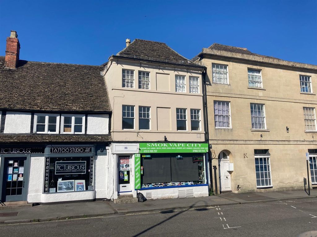 1 bed flat for sale in Market Place, Chippenham SN15, £120,000