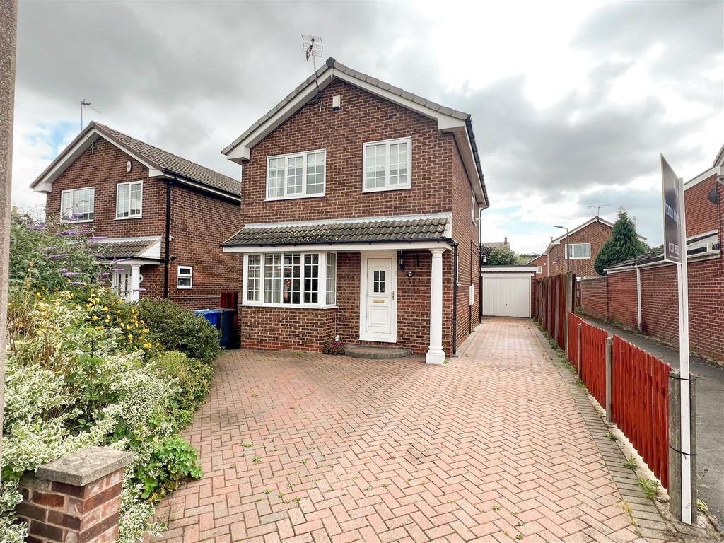 3 bed detached house for sale in Manor Farm Close, Adwick-Le-Street, Doncaster DN6, £199,995