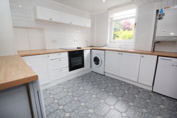 3 bed terraced house for sale in Lingley Avenue, Airdrie ML6, £105,000
