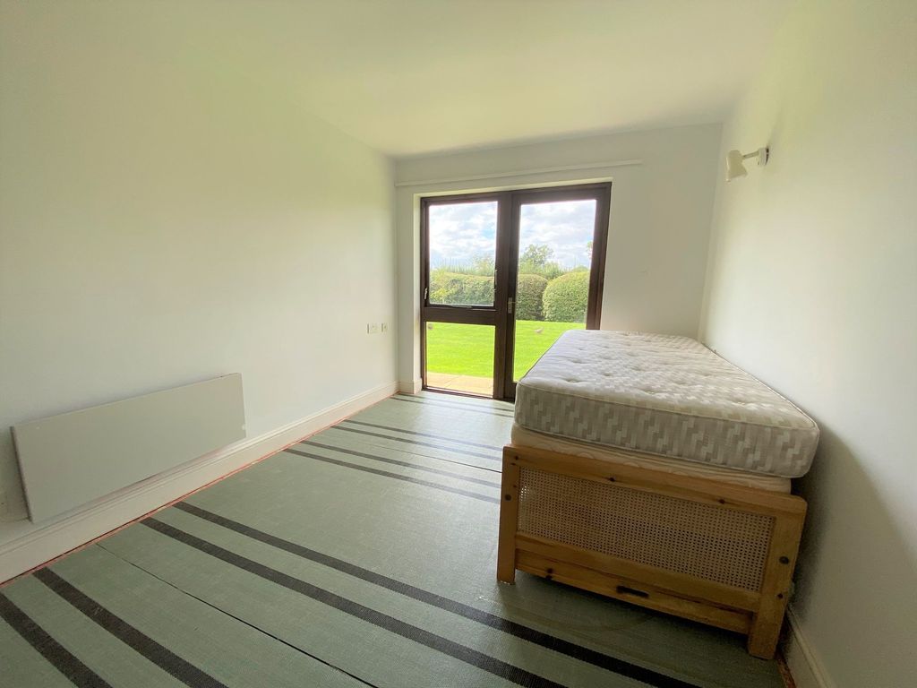 2 bed flat for sale in Hospital Road, Moreton-In-Marsh GL56, £180,000