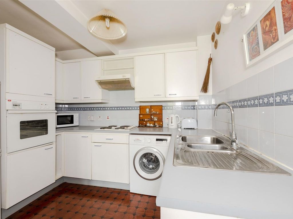 2 bed flat for sale in Hospital Road, Moreton-In-Marsh GL56, £180,000