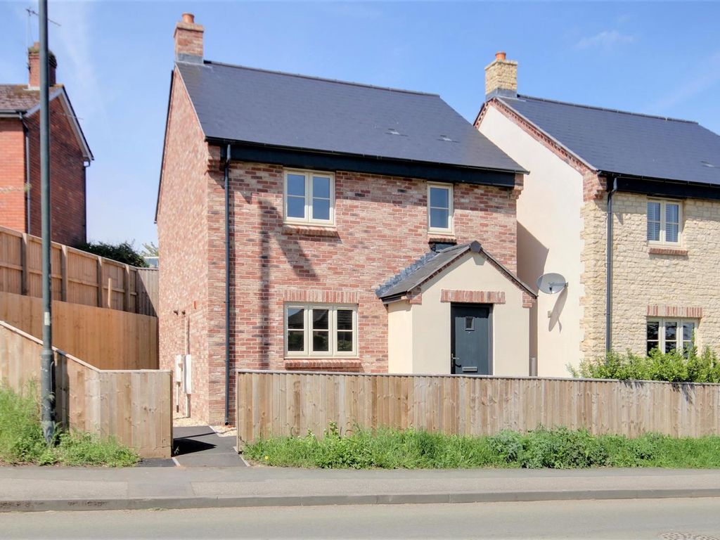 3 bed detached house for sale in Cam Pitch, Cam, Dursley GL11, £309,000