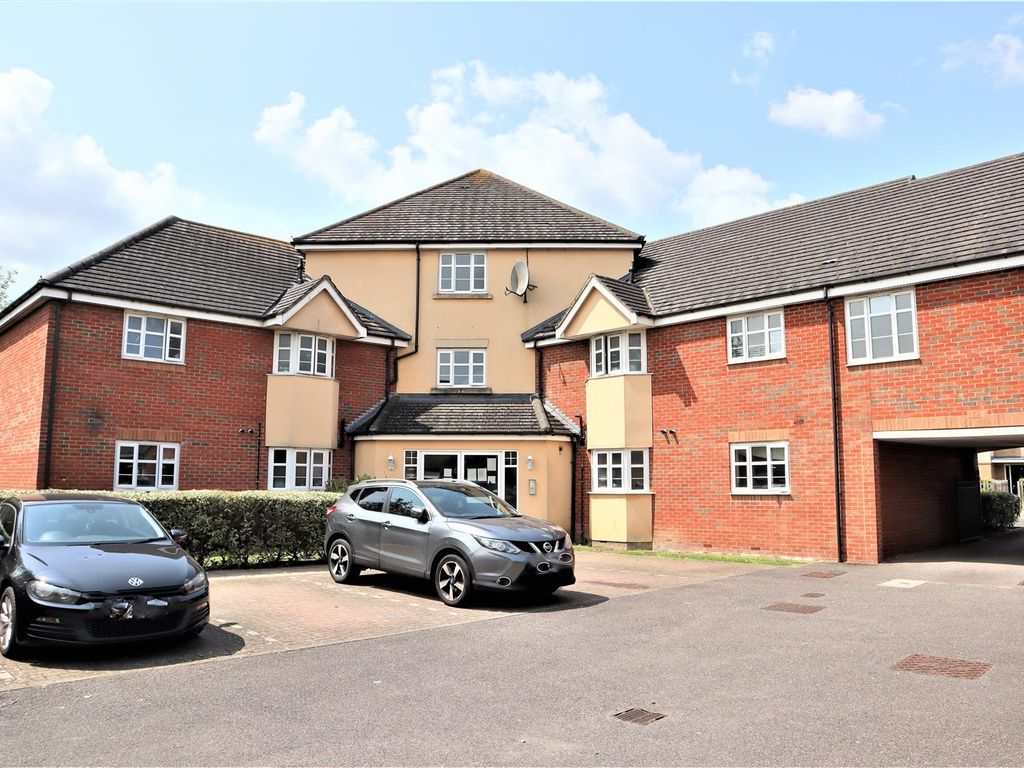 2 bed flat for sale in Frenchs Avenue, Dunstable, Bedfordshire LU6, £185,000