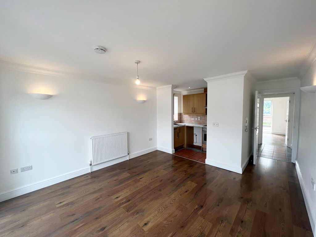 1 bed flat for sale in Whitton Dene, Whitton, Hounslow TW3, £264,950