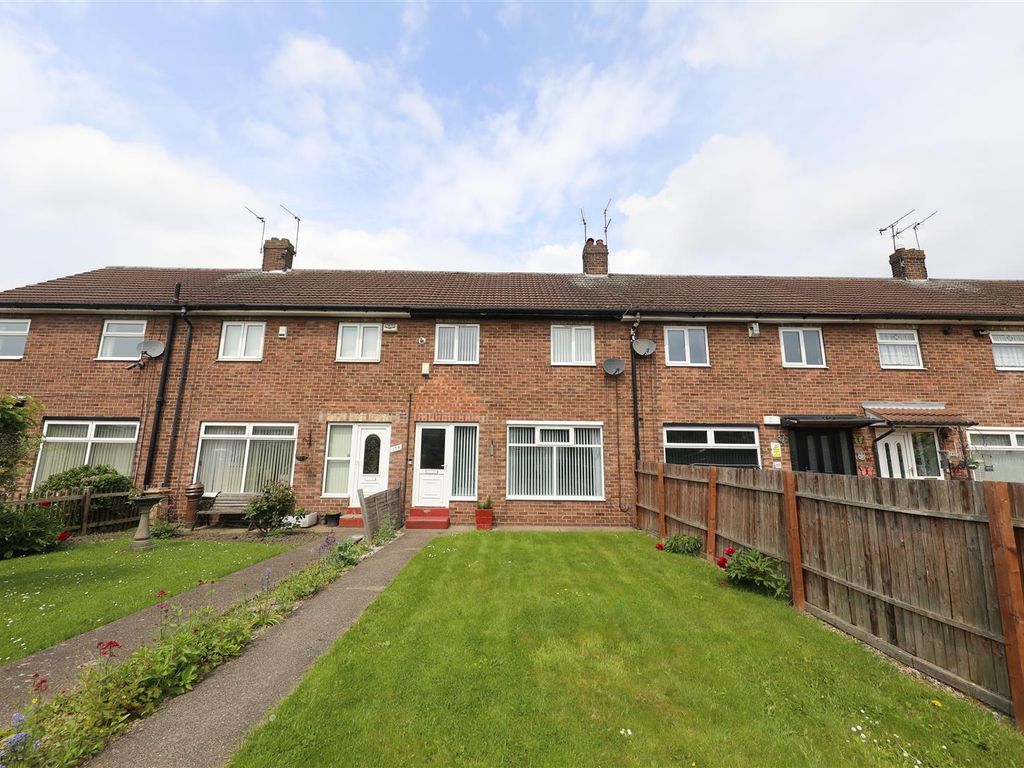 2 bed terraced house for sale in Leads Road, Hull HU7, £130,000