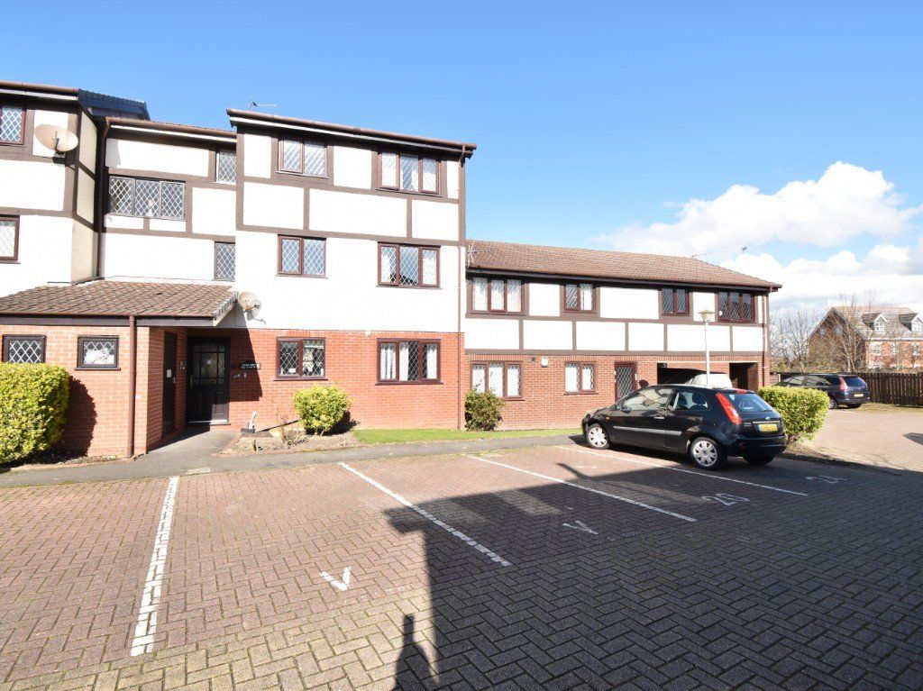 1 bed flat for sale in Cleves Court, Dalkeith Avenue, Blackpool FY3, £65,000
