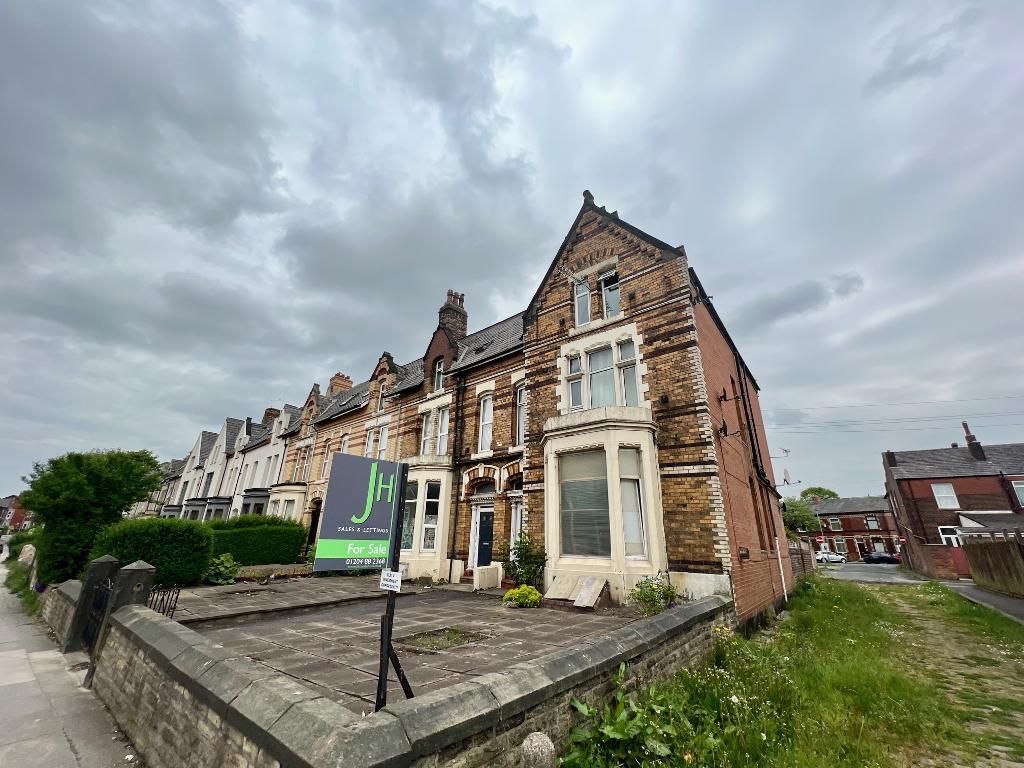 1 bed flat for sale in Walmersley Road, Bury, Lancs BL9, £59,950