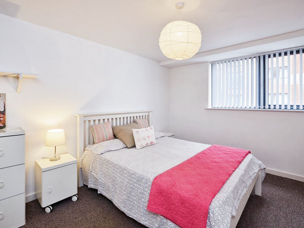2 bed flat for sale in Bradford Street, Birmingham B12, £175,000