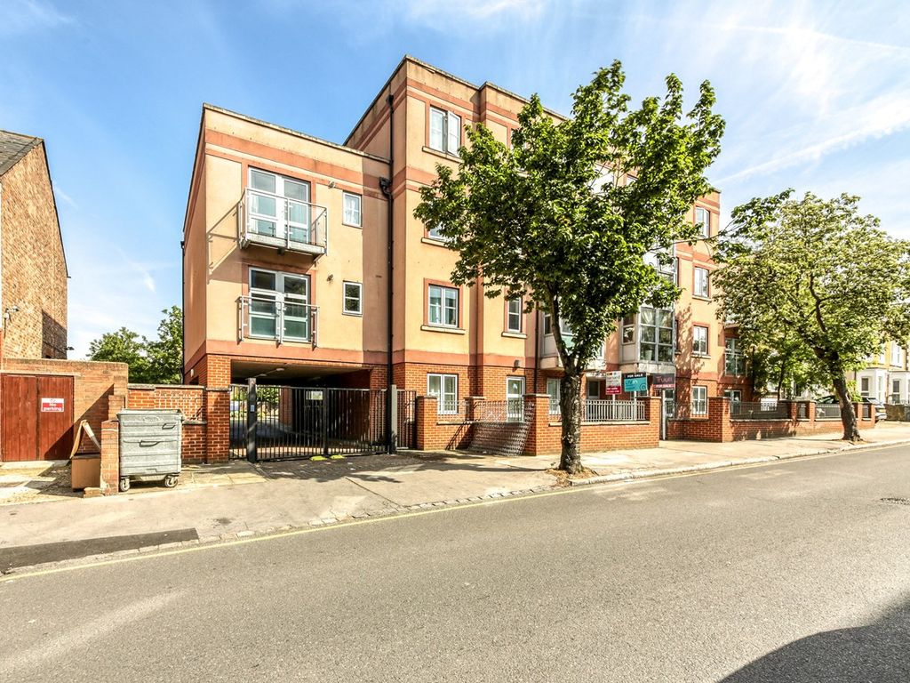 2 bed flat for sale in Campbell Road, Croydon CR0, £110,000