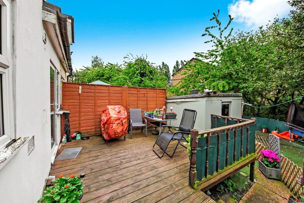 2 bed maisonette for sale in Braemar Avenue, London NW10, £315,000