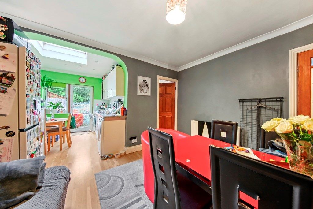 2 bed maisonette for sale in Braemar Avenue, London NW10, £315,000