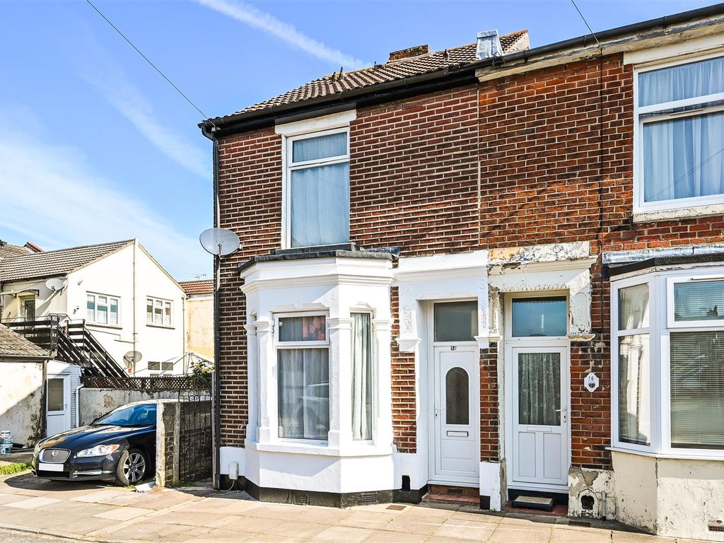 2 bed end terrace house for sale in Knox Road, Portsmouth PO2, £210,000
