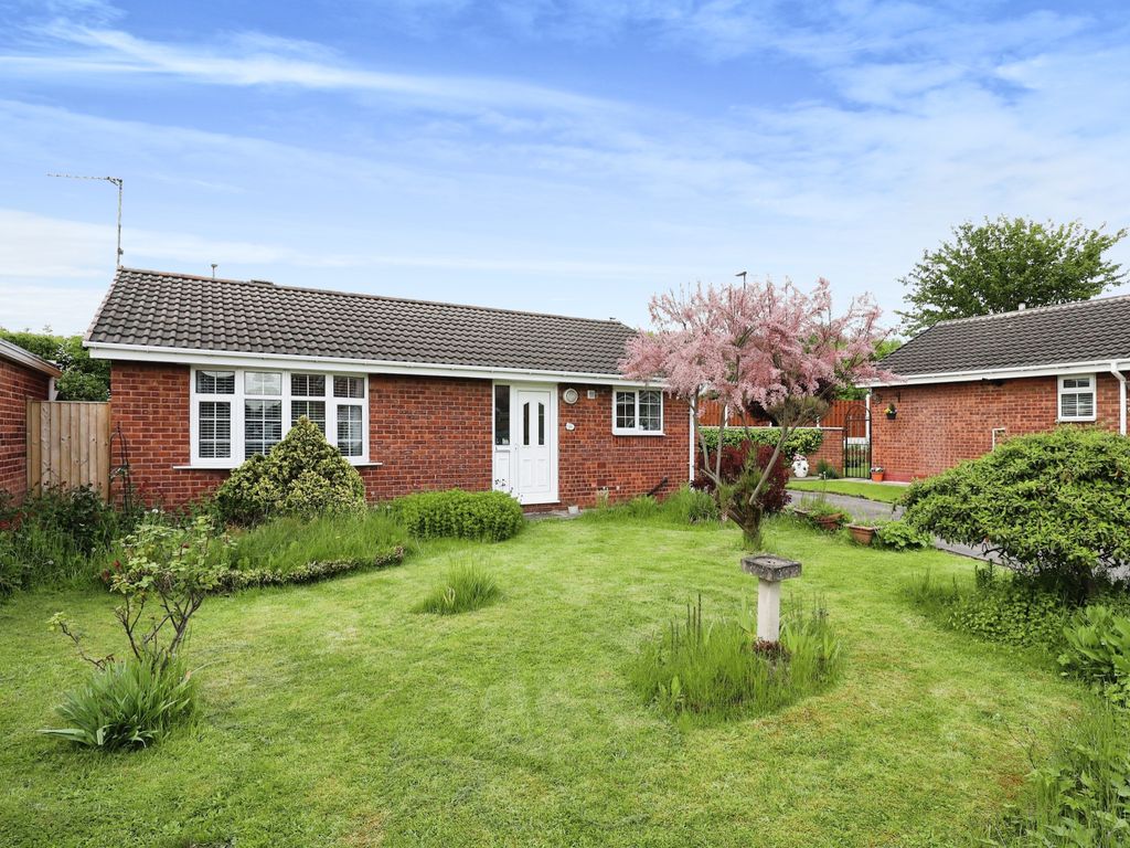 2 bed bungalow for sale in Halton Court, Sheffield S12, £240,000