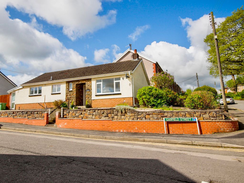 2 bed bungalow for sale in Garfield Street, Blackwood NP12, £239,950