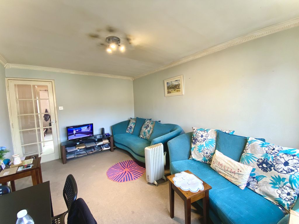 1 bed flat for sale in Linwood Crescent, Enfield EN1, £249,999