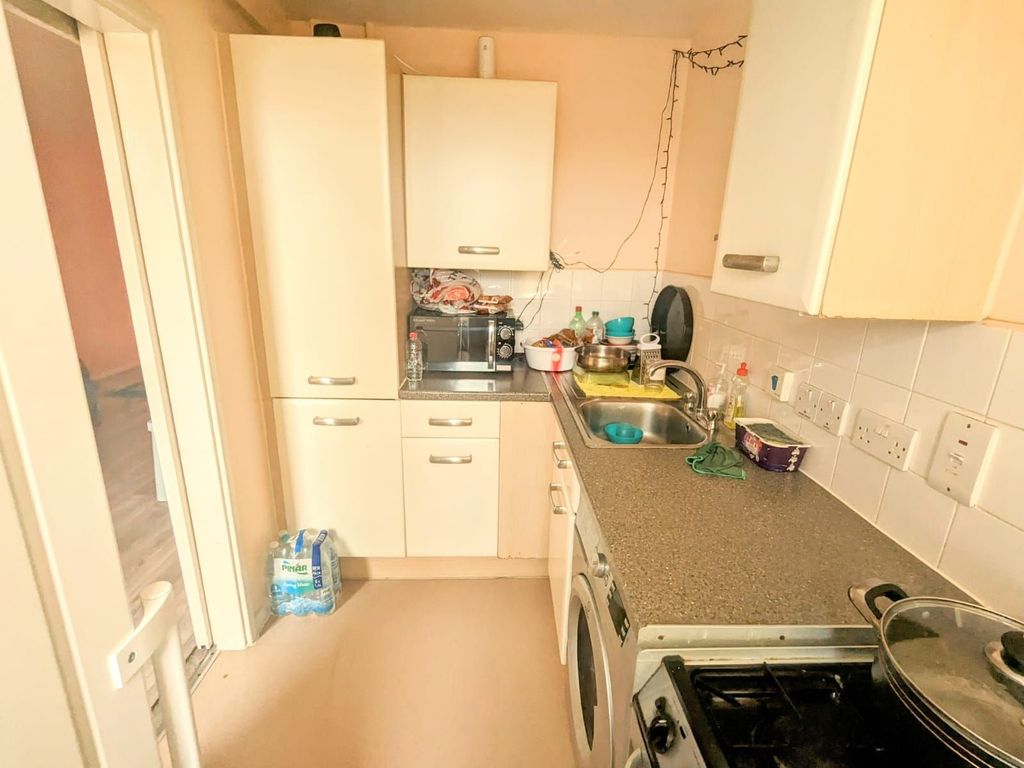 1 bed flat for sale in Northumberland Park, London N17, £290,000