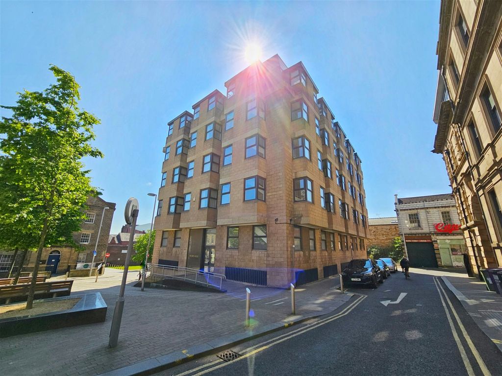 1 bed flat for sale in Regent Street, Barnsley S70, £50,000