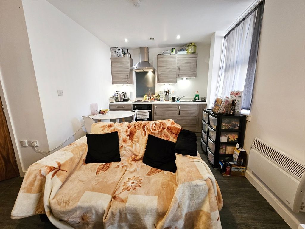 1 bed flat for sale in Regent Street, Barnsley S70, £50,000