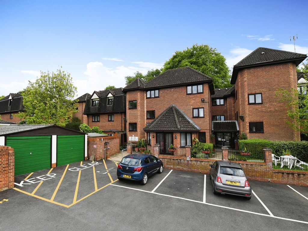 1 bed flat for sale in Lorne Road, Warley, Brentwood CM14, £135,000