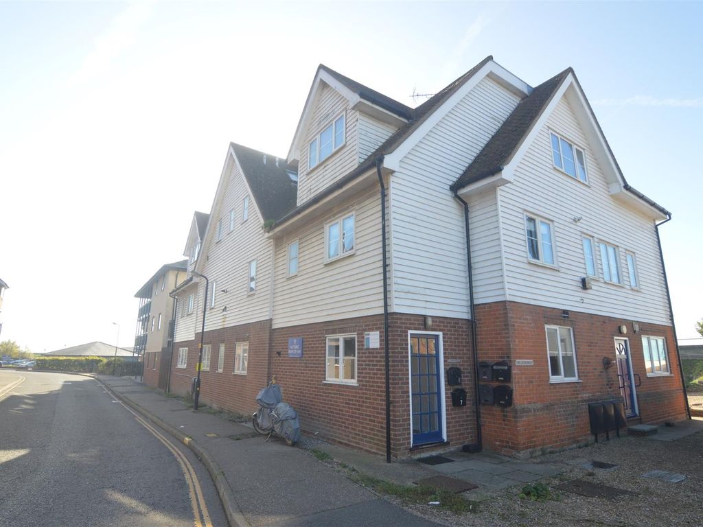 2 bed flat for sale in Belvedere Road, Burnham-On-Crouch CM0, £280,000
