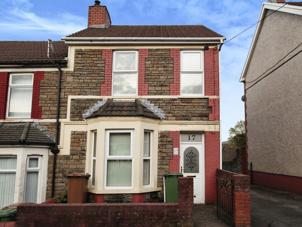 3 bed end terrace house for sale in Broomfield Street, Caerphilly CF83, £170,000