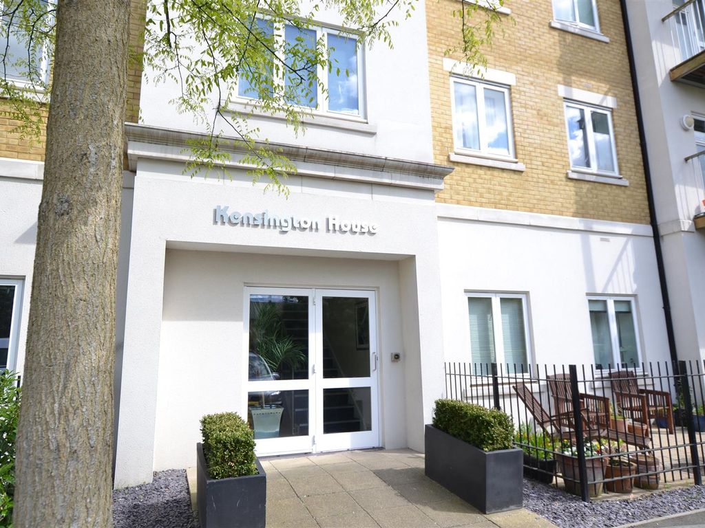 1 bed flat for sale in Park Lodge Avenue, West Drayton UB7, £235,000