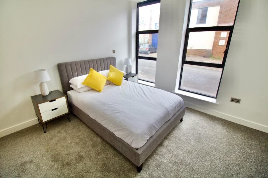1 bed flat for sale in The Hallmark, 5 Bond Street, Birmingham, Warwickshire B19, £230,000
