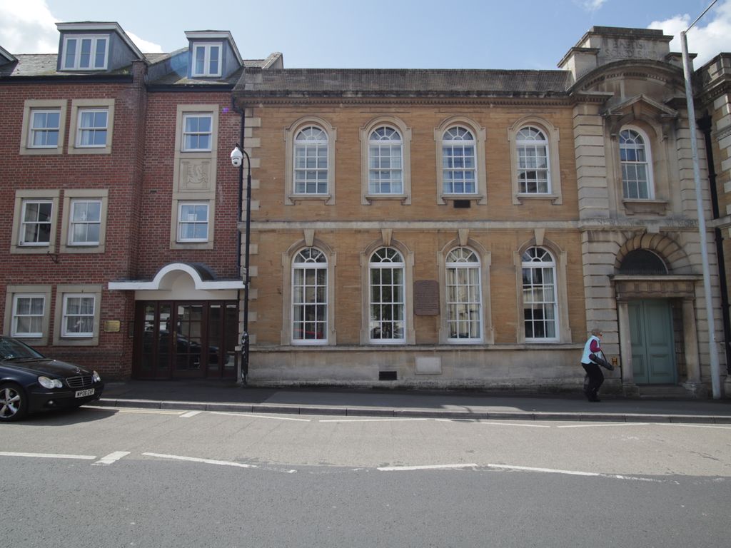 2 bed flat for sale in South Street, Yeovil BA20, £155,000