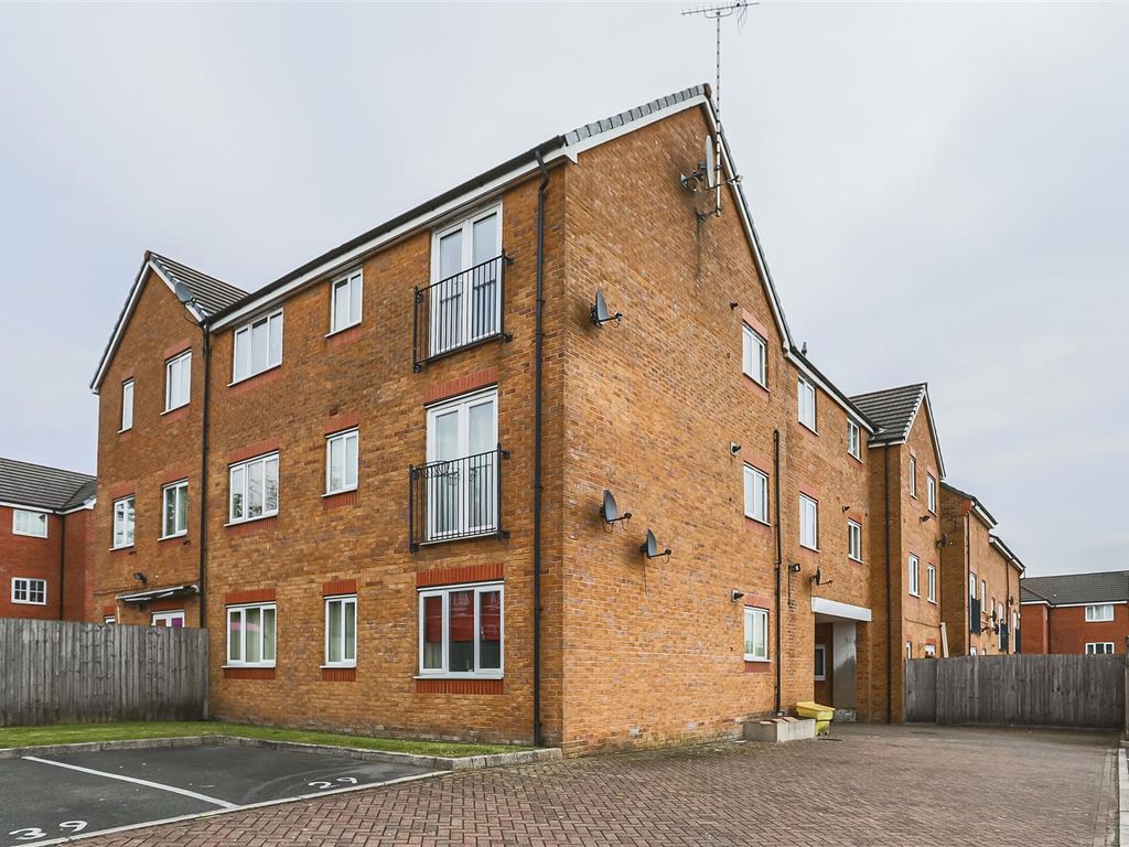 1 bed flat for sale in Reed Close, Farnworth, Bolton BL4, £75,000