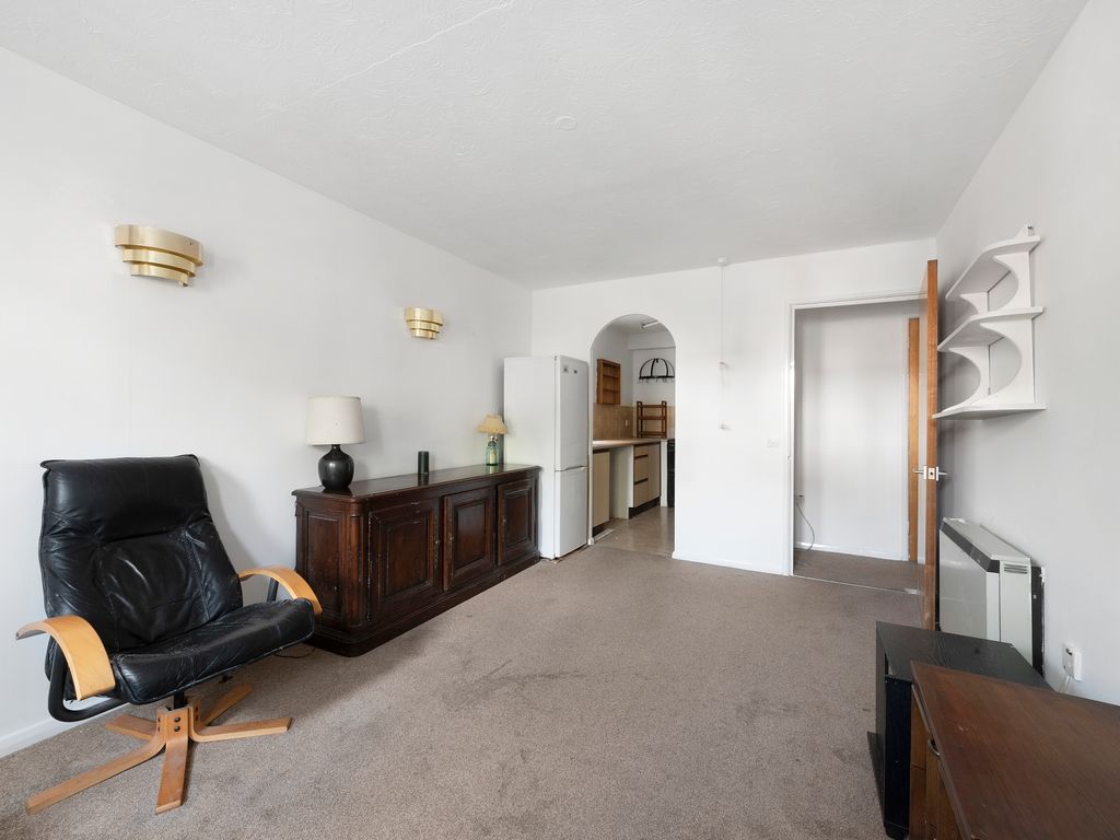 1 bed flat for sale in Blakesley Avenue, London W5, £200,000