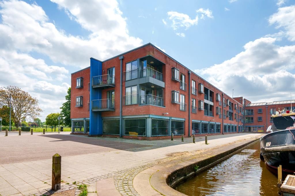 2 bed flat for sale in Medina House, Diglis, Worcester WR5, £225,000