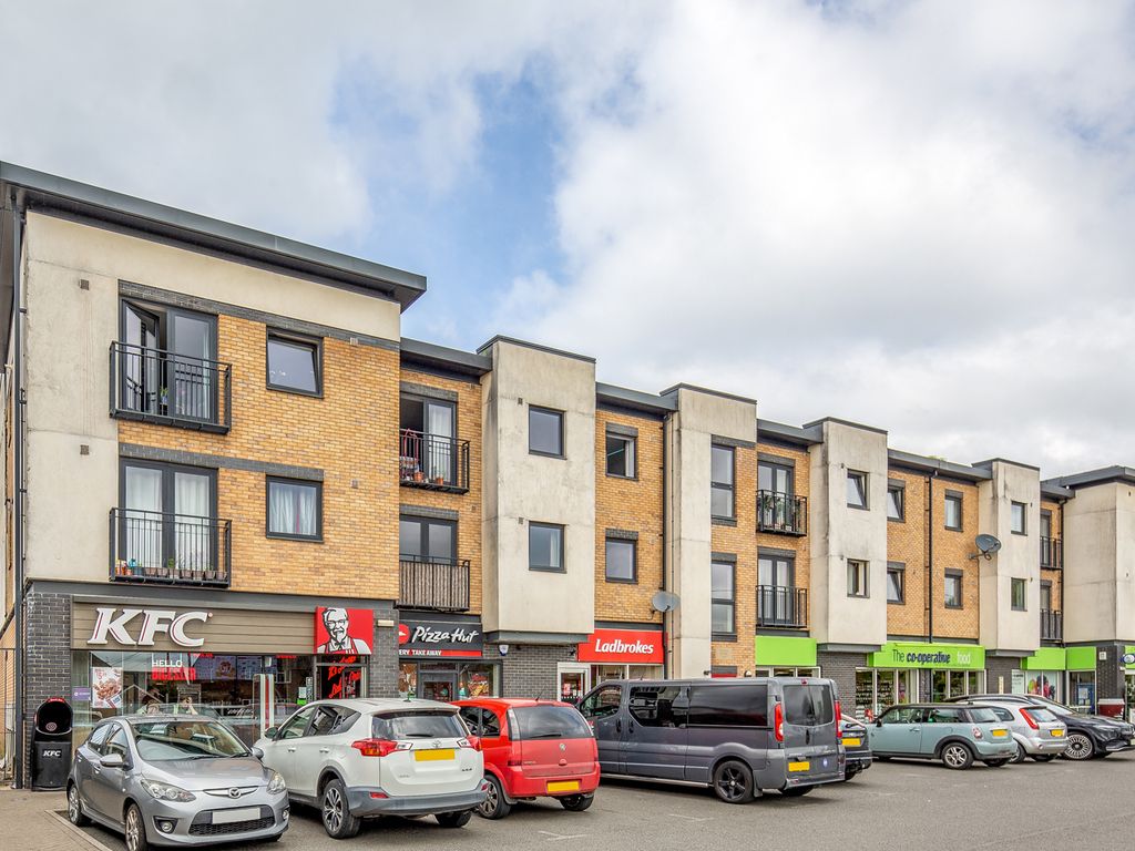 2 bed flat for sale in Buckingham Road, Bicester OX26, £220,000