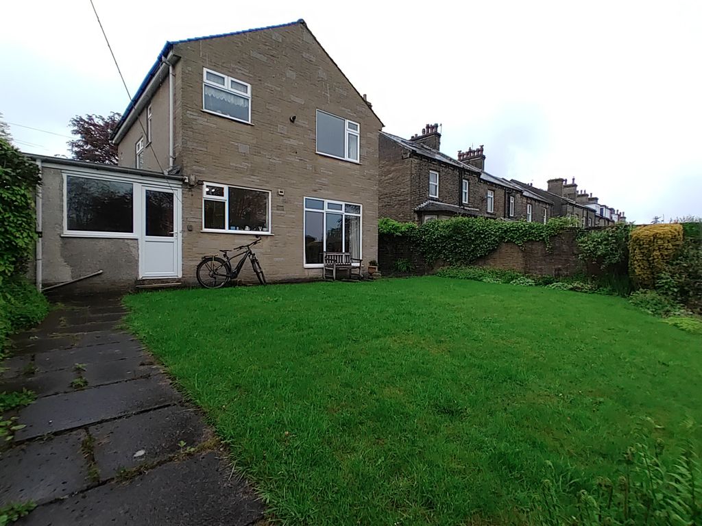 3 bed detached house for sale in Oakleigh Road, Clayton, Bradford BD14, £275,000