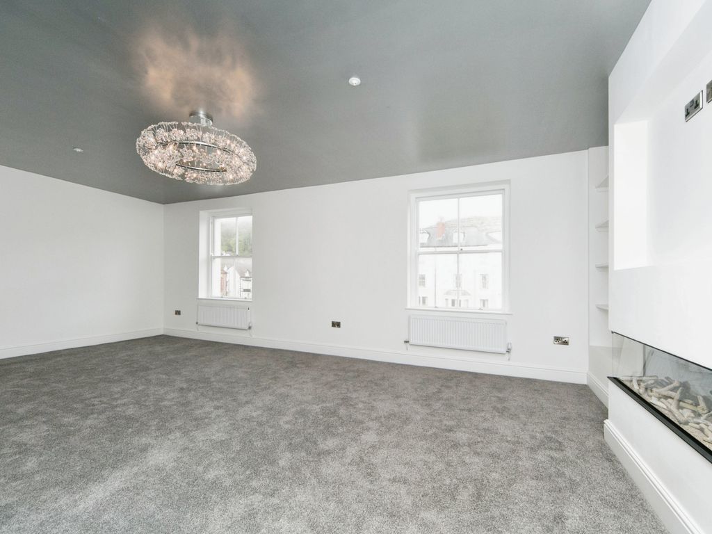 3 bed flat for sale in Gloddaeth Street, Llandudno, Conwy LL30, £275,000