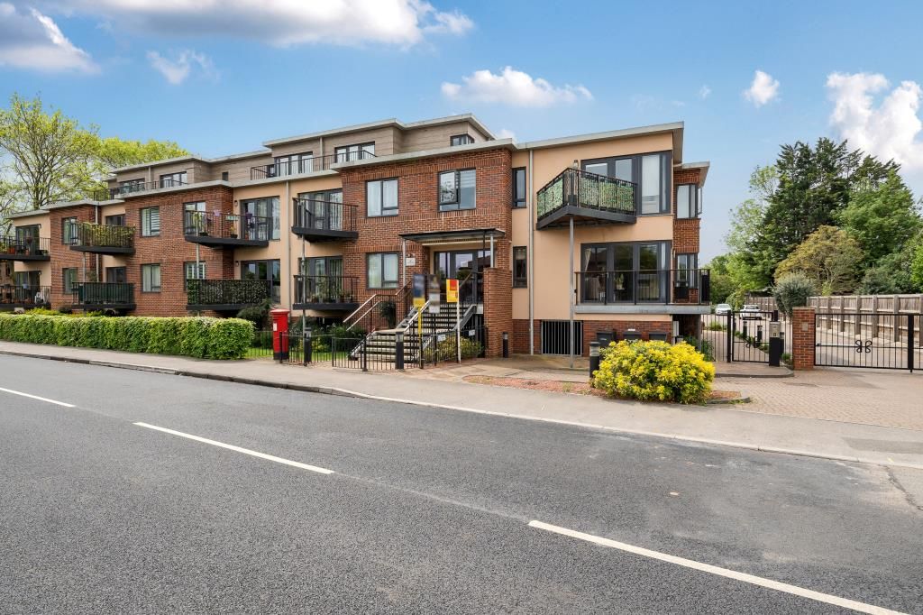 1 bed flat for sale in Egham, Surrey TW20, £225,000