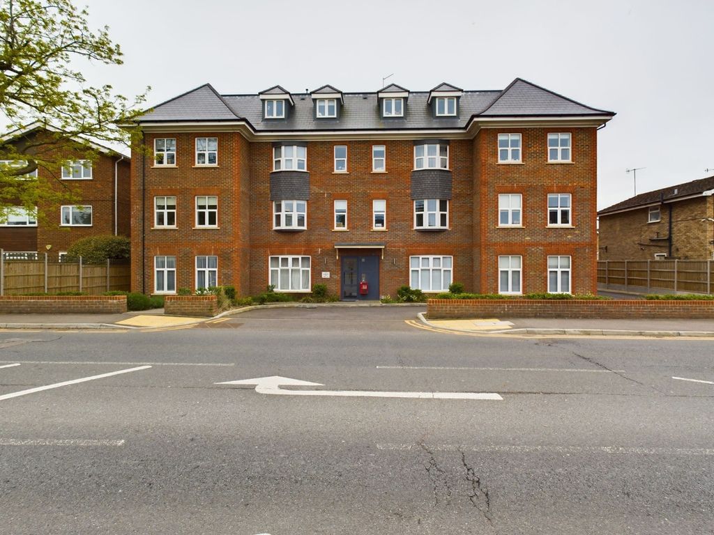1 bed flat for sale in Salisbury View, 65 Bushey Hall Road WD23, £105,000