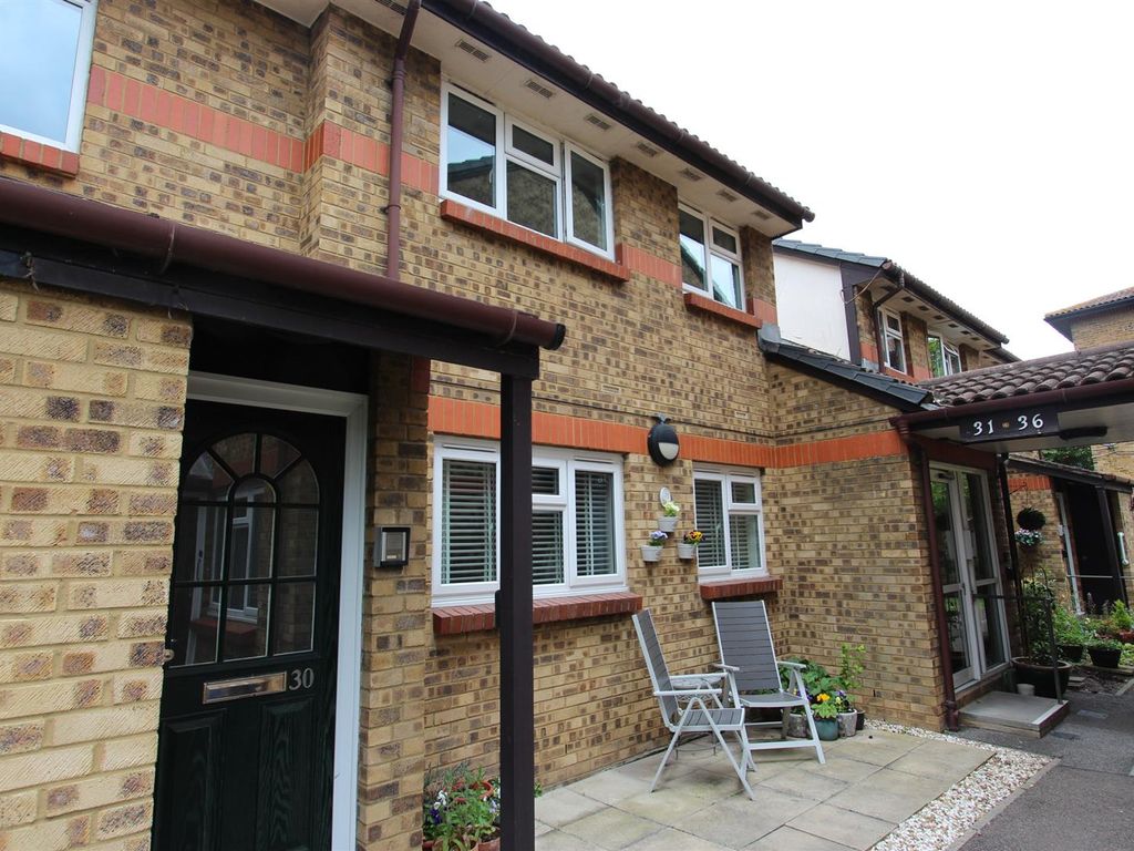 2 bed flat for sale in Chelwood Close, London E4, £155,000