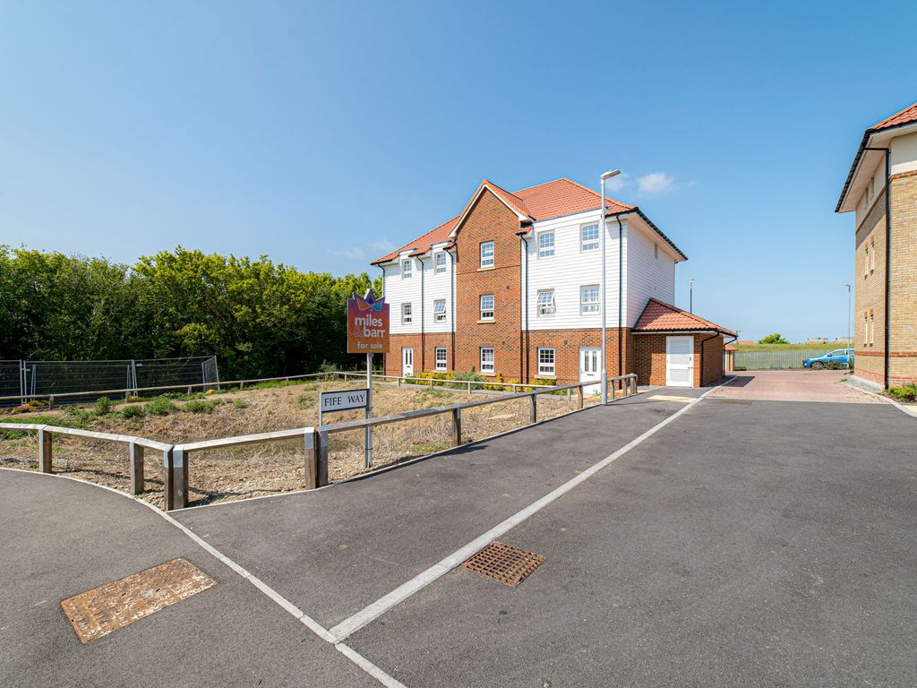 1 bed flat for sale in Fife Way, Aylesham CT3, £160,000