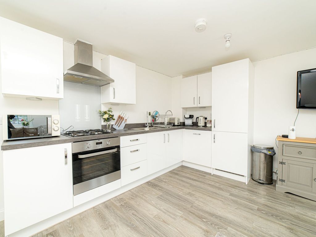 1 bed flat for sale in Fife Way, Aylesham CT3, £160,000