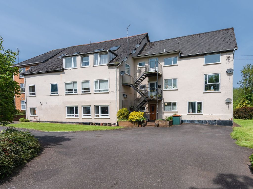 2 bed flat for sale in Newton St. Cyres, Exeter EX5, £130,000