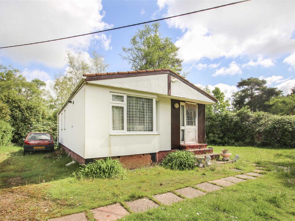 2 bed mobile/park home for sale in The Plateau, Warfield Park, Bracknell RG42, £165,000