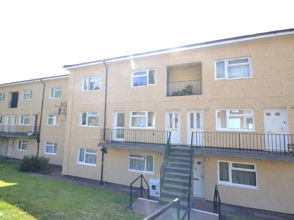 2 bed flat for sale in Lynmouth Crescent, Rumney, Cardiff CF3, £130,000