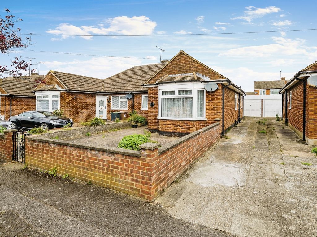2 bed semi-detached bungalow for sale in Rossfold Road, Luton LU3, £305,000