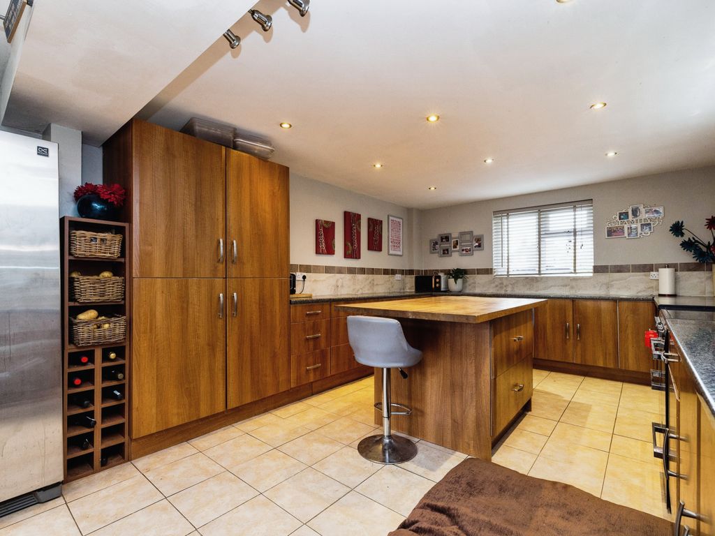 5 bed semi-detached house for sale in Laburnum Close, Lincoln LN6, £310,000