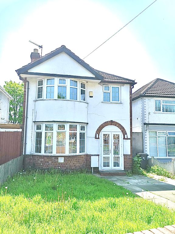 3 bed detached house for sale in Willenhall Road, Willenhall WV13, £200,000