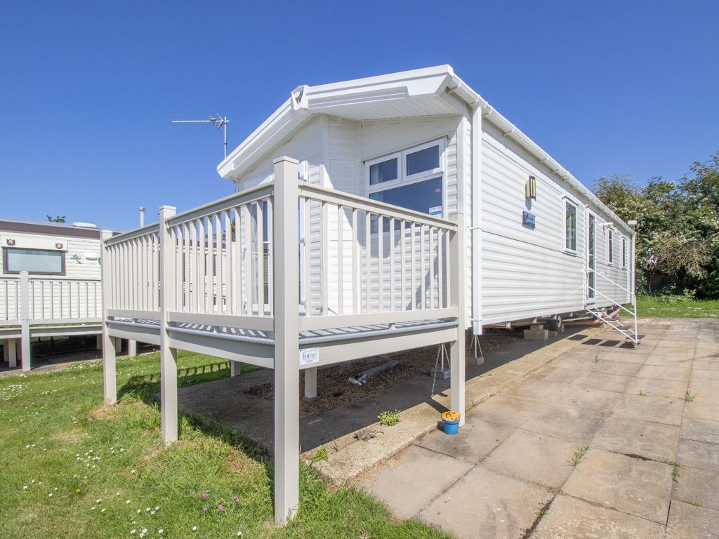 2 bed mobile/park home for sale in Manor Road, Hunstanton, Norfolk PE36, £49,995