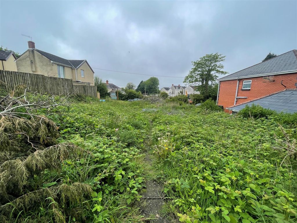 Land for sale in Glynderwen Road, Llwynhendy, Llanelli SA14, £85,000