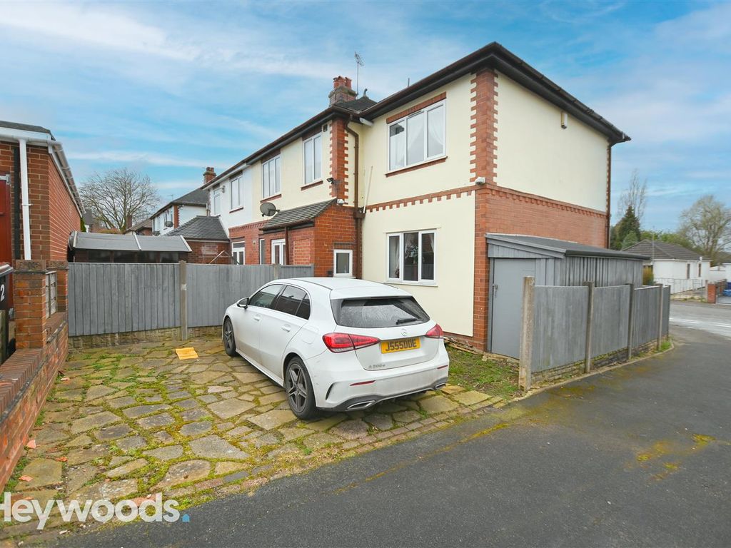 5 bed semi-detached house for sale in Meadow Avenue, Newcastle-Under-Lyme ST5, £210,000