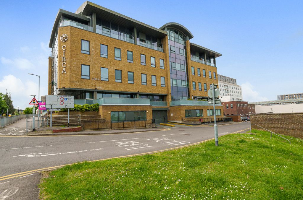 1 bed flat for sale in The Ring, Bracknell, Berkshire RG12, £210,000